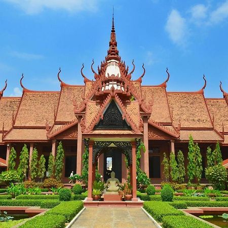 Essence Hotel-Phnom Penh Exterior photo