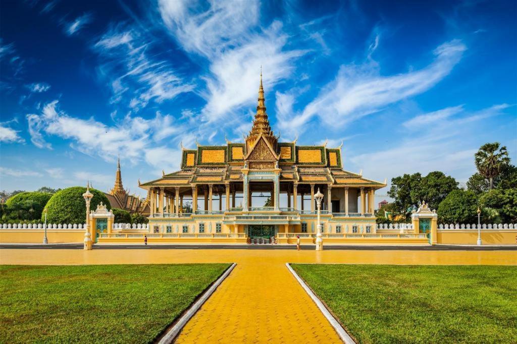 Essence Hotel-Phnom Penh Exterior photo