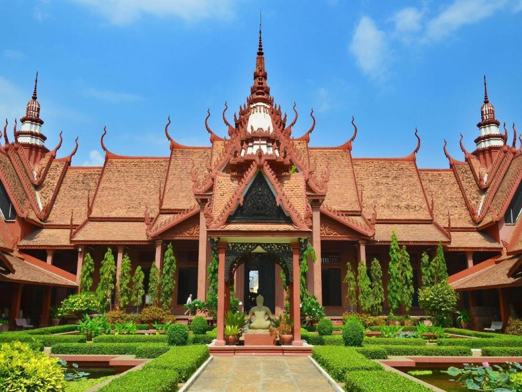 Essence Hotel-Phnom Penh Exterior photo