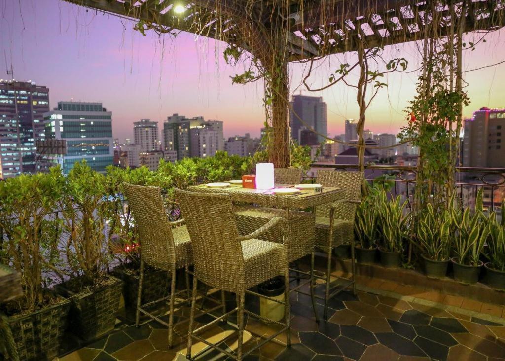 Essence Hotel-Phnom Penh Exterior photo