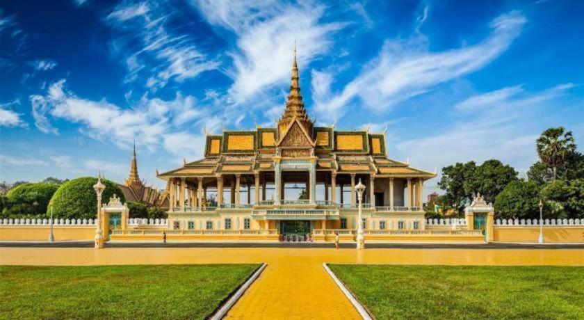 Essence Hotel-Phnom Penh Exterior photo