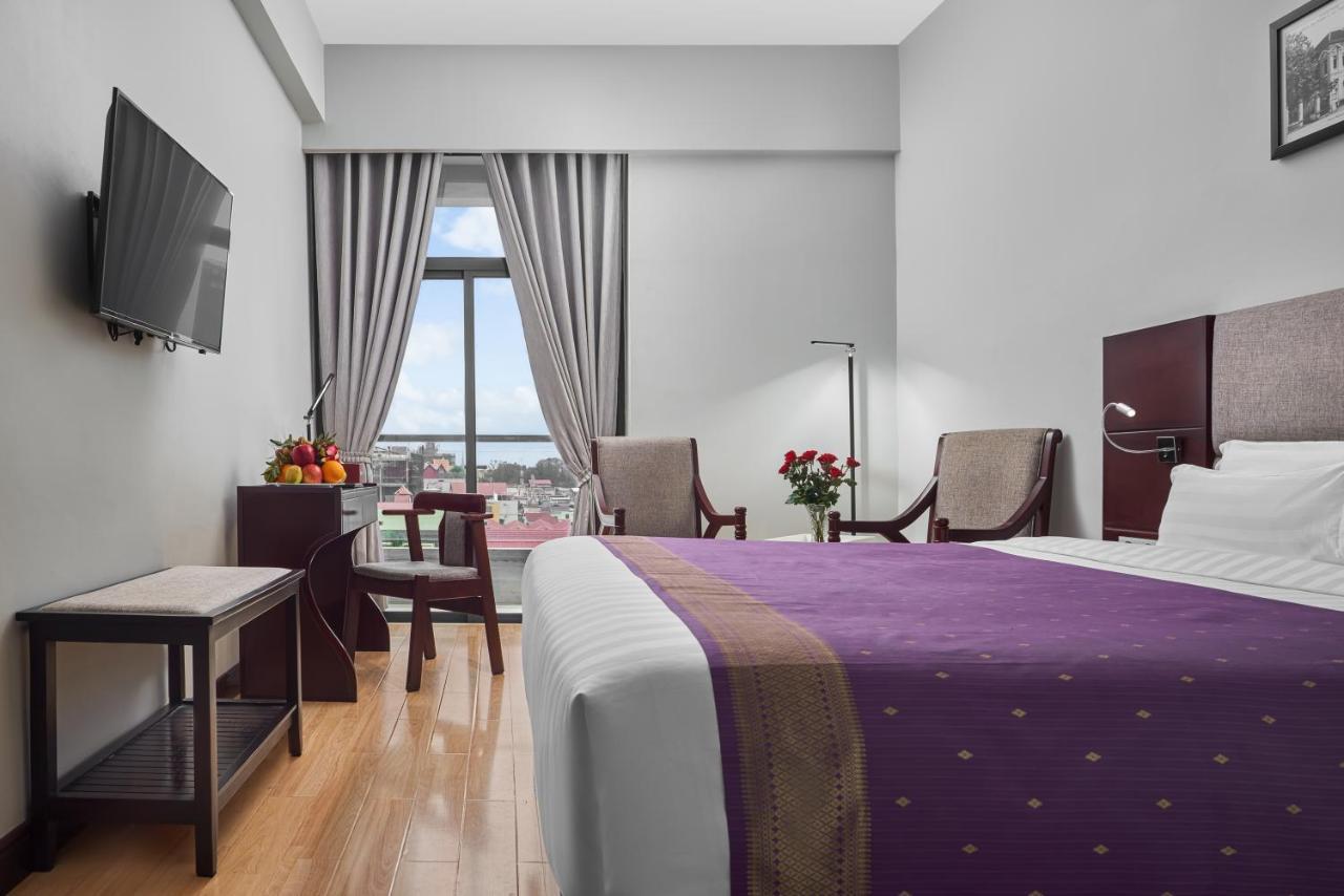 Essence Hotel-Phnom Penh Exterior photo