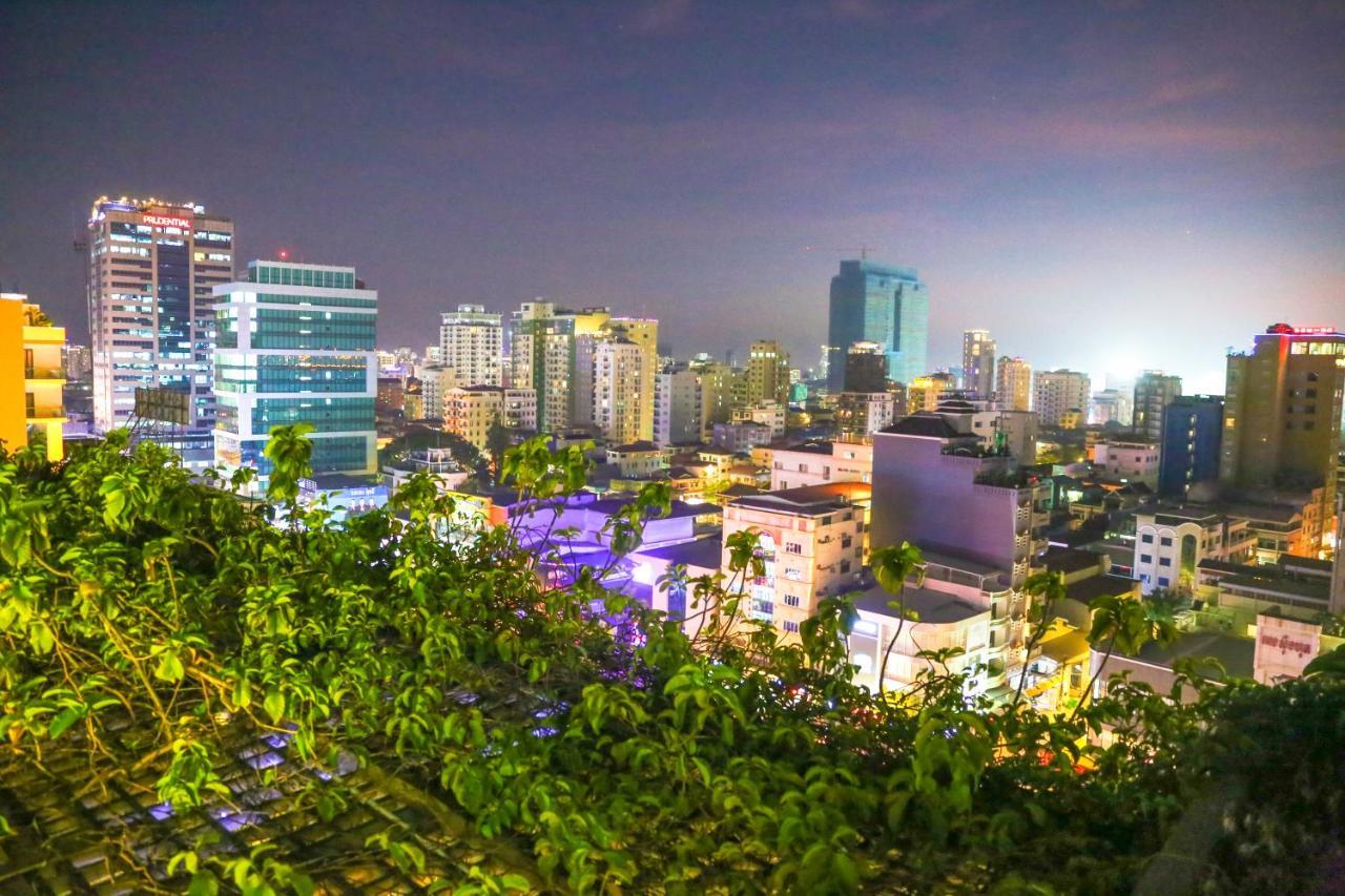 Essence Hotel-Phnom Penh Exterior photo